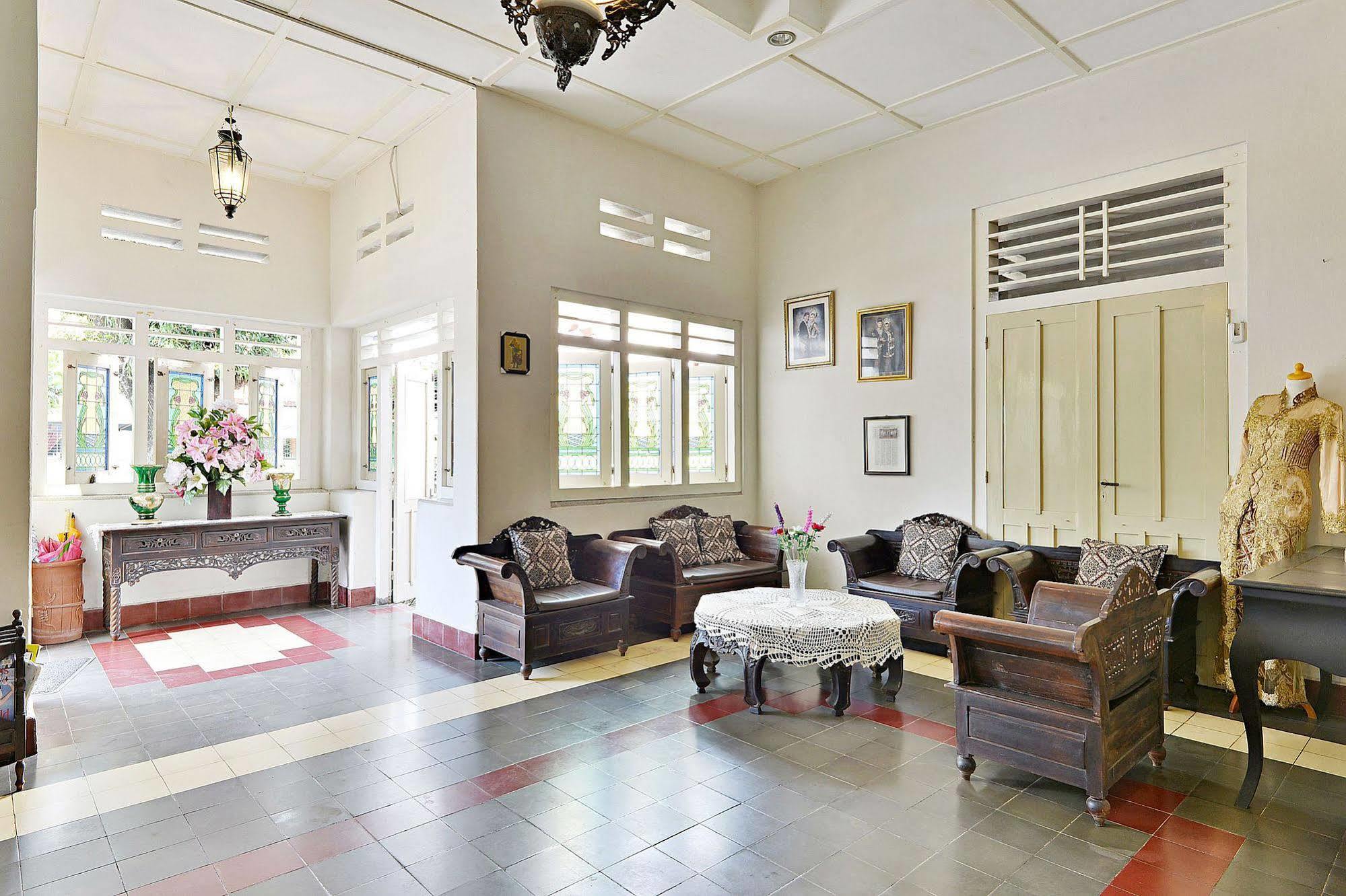 Zen Rooms Panembahan Kraton ジョグジャカルタ エクステリア 写真