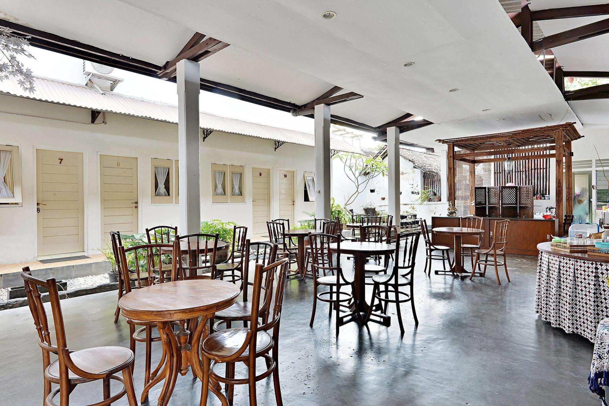 Zen Rooms Panembahan Kraton ジョグジャカルタ エクステリア 写真