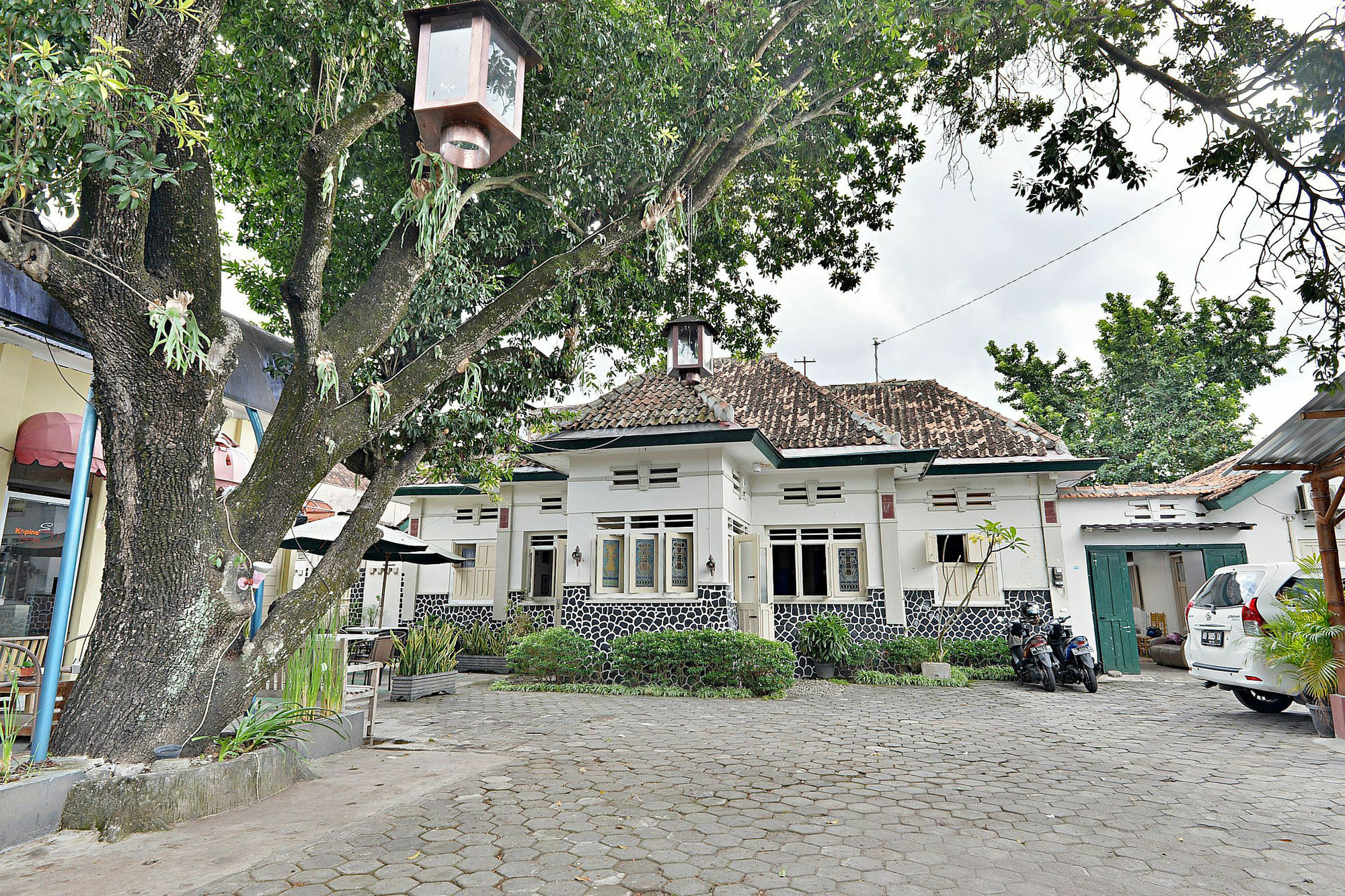 Zen Rooms Panembahan Kraton ジョグジャカルタ エクステリア 写真
